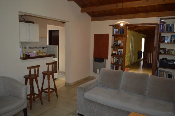 LOS SAUCES. Hermosa y funcional casa. - Rucal Hue 900 - foto 4