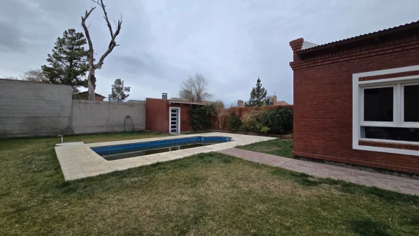 TU CASA SOÑADA CON PATIO Y PISCINA - Pellegrini 2854 - foto 2