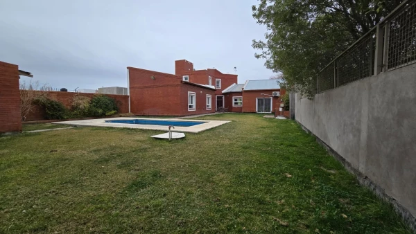 TU CASA SOÑADA CON PATIO Y PISCINA - Pellegrini 2854 - foto 3
