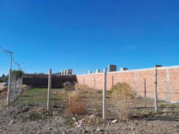 Terreno en Esquina a una cuadra de Michael Jones - Trelew - Fray Luis Beltrán & Paraná