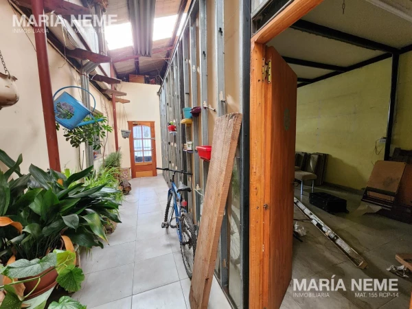 Casa y Taller zona urbana Bariloche en venta - Oportunidad - Vuelta Obligado  al 300 - foto 2