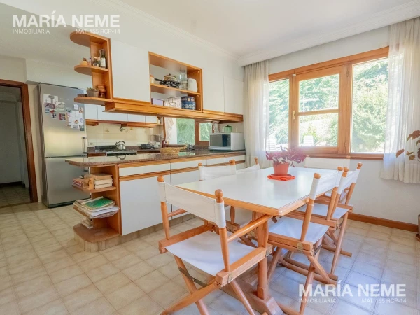 Casa en Venta barrio Belgrano Bariloche - Vista al Lago - Belgrano  al 300 - foto 2