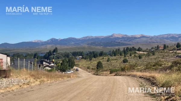 Terreno en Venta de 838m2 en Dina Huapi - Terreno en Venta de 838m2 en Dina Huapi - foto 5