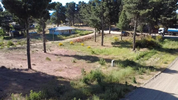 Terreno en Dina Huapi - Los Nogales esquina Las Petunias - foto 5