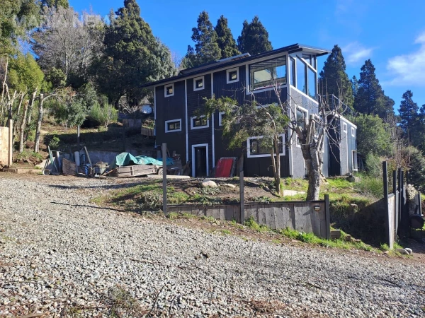 Casa con hermosa vista al lago - Altue  al 300