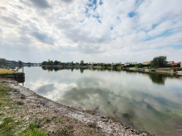 VENTA LOTE A LAGUNA SAN SEBASTIAN AREA 6 ESCRITURADO - Boote al 100