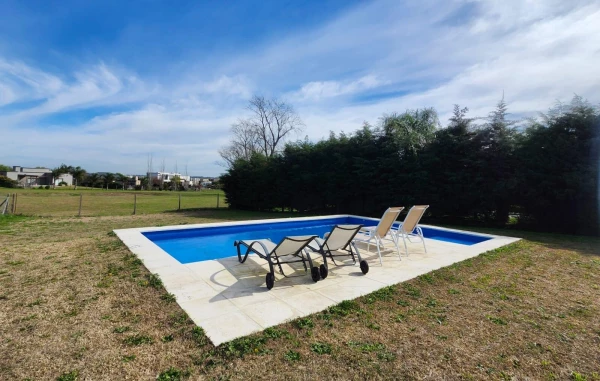 VENTA CASA SAN SEBASTIAN AREA 1 PILETA FONDO VERDE - Boote al 100