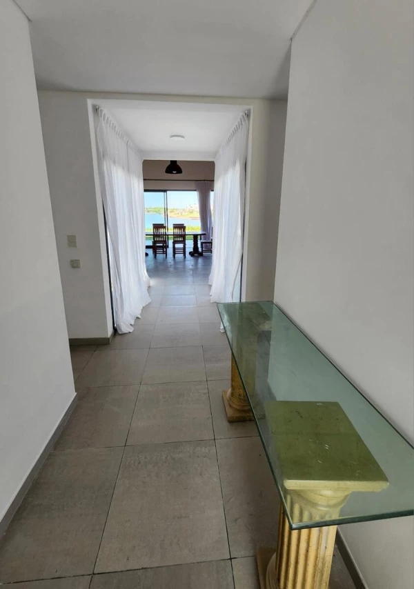 VENTA CASA A LAGUNA CON PILETA ESCRITURABLE - Boote al 100 - foto 3